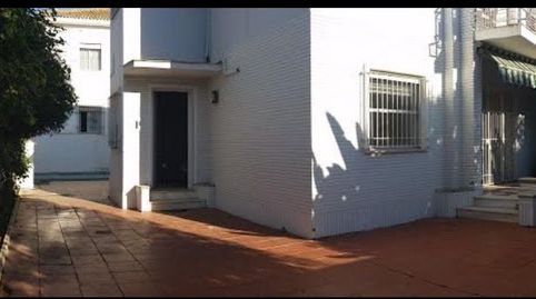 Foto 2 von Haus oder Chalet zur Miete in Calle de San Antonio María Claret, Sector Sur - La Palmera - Reina Mercedes, Sevilla Capital