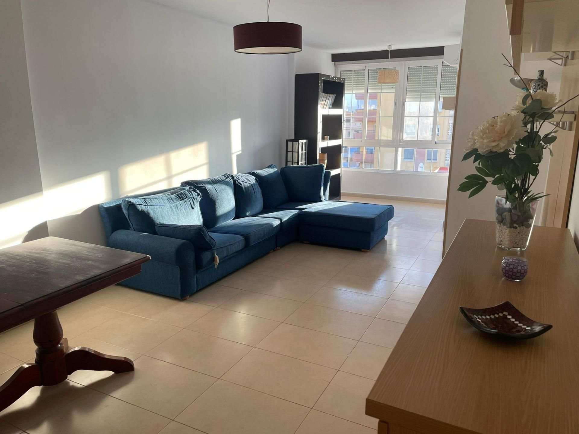 Sala d'estar de Pis de lloguer en Algeciras amb Jardí privat i Terrassa