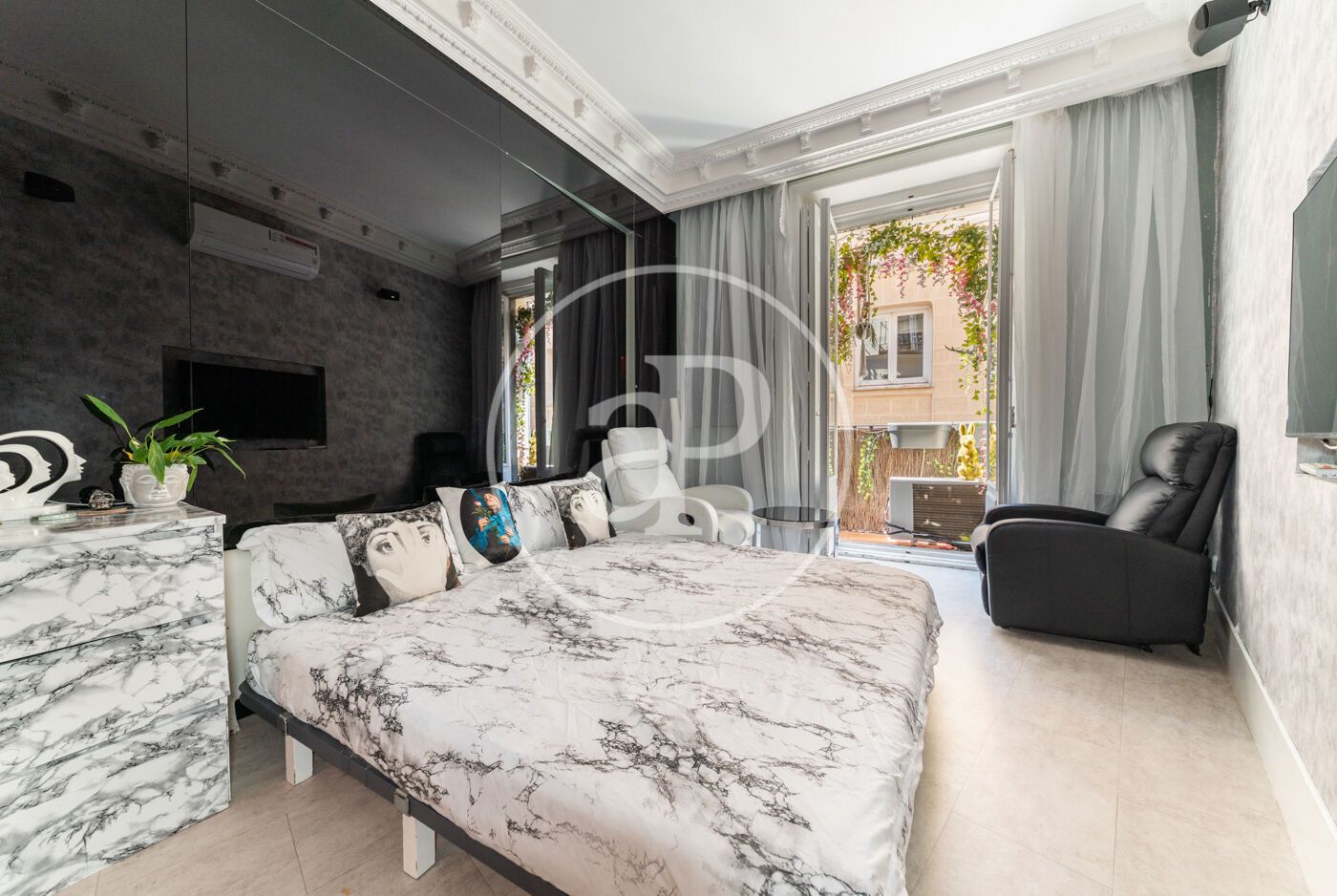 Bedroom of Flat for sale in  Madrid Capital  with Air Conditioner, Heating and Furnished
