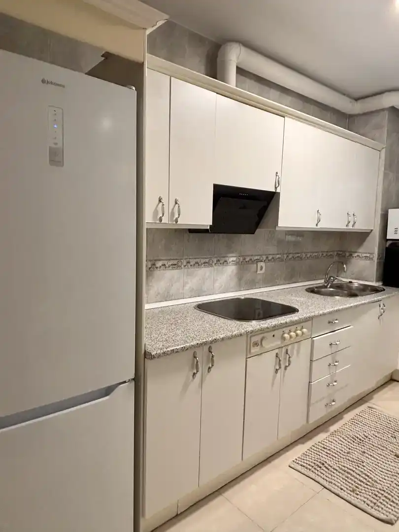 Cuina de Pis de lloguer en Cáceres Capital amb Aire condicionat i Balcó