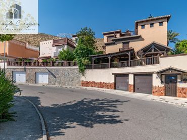 Xalet amb piscina en venda a Calle de Cerro del Oro