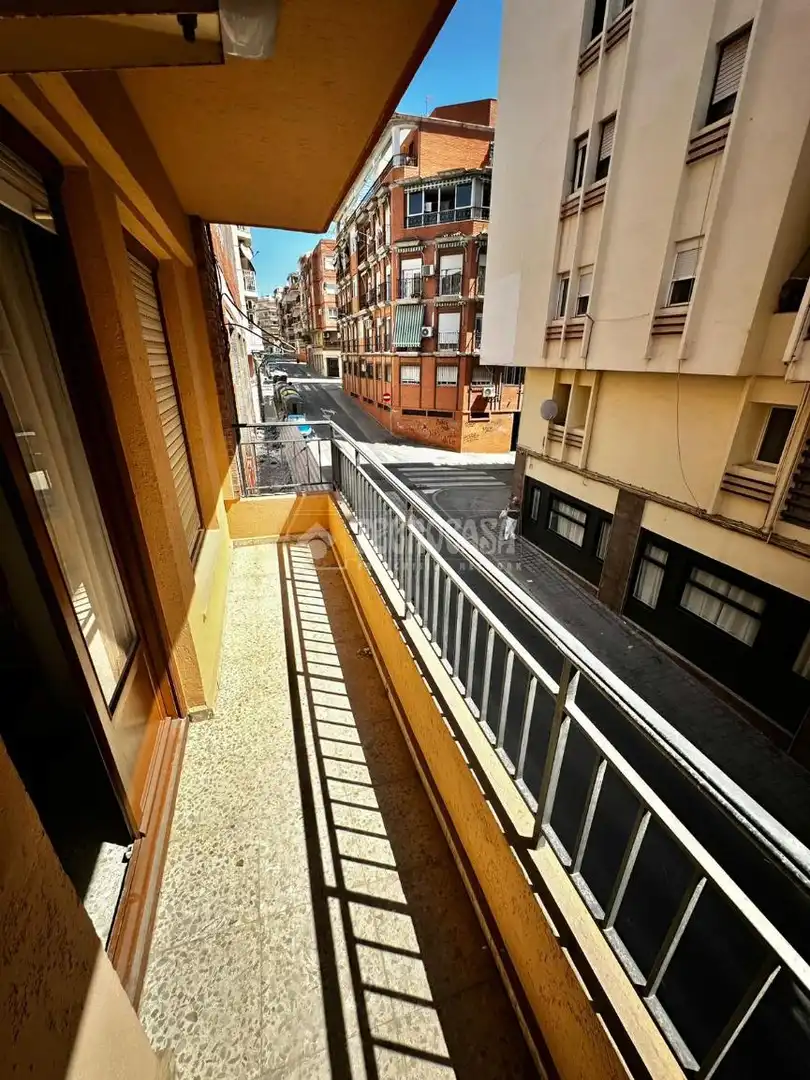 Vista exterior de Pis en venda en Alicante / Alacant amb Aire condicionat i Terrassa