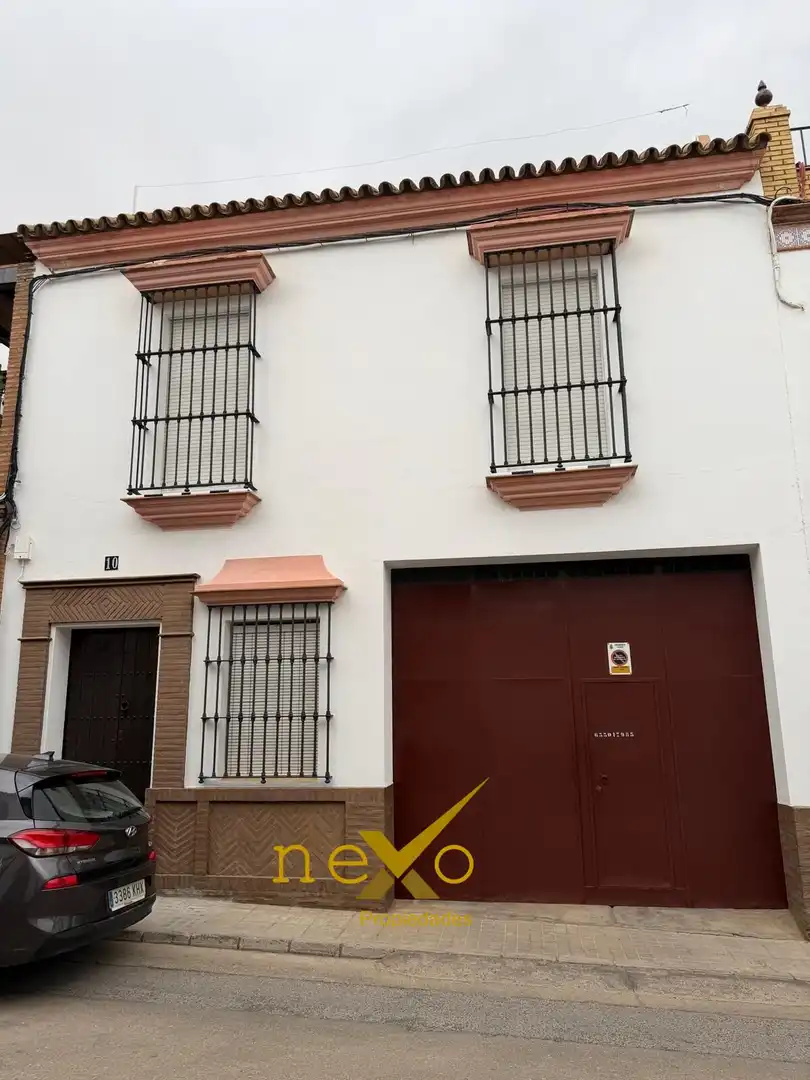 Vista exterior de Casa o chalet en venta en Carmona con Balcón