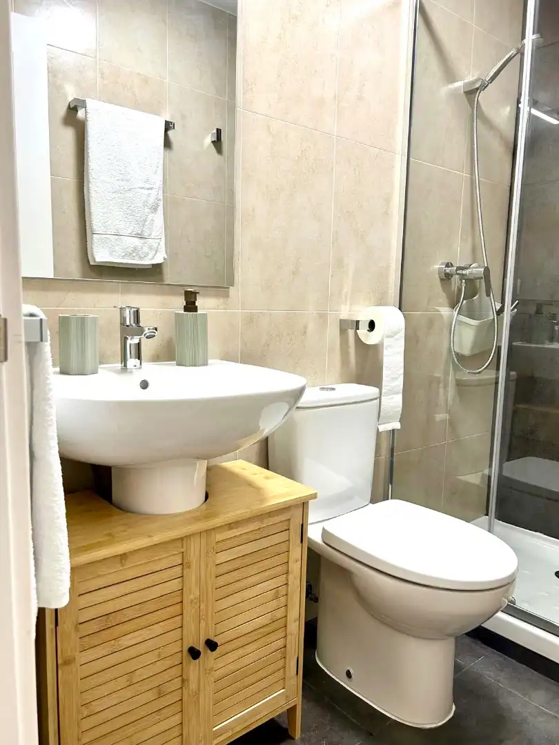 Baño de Ático de alquiler en Balanegra con Aire acondicionado, Calefacción y Jardín privado