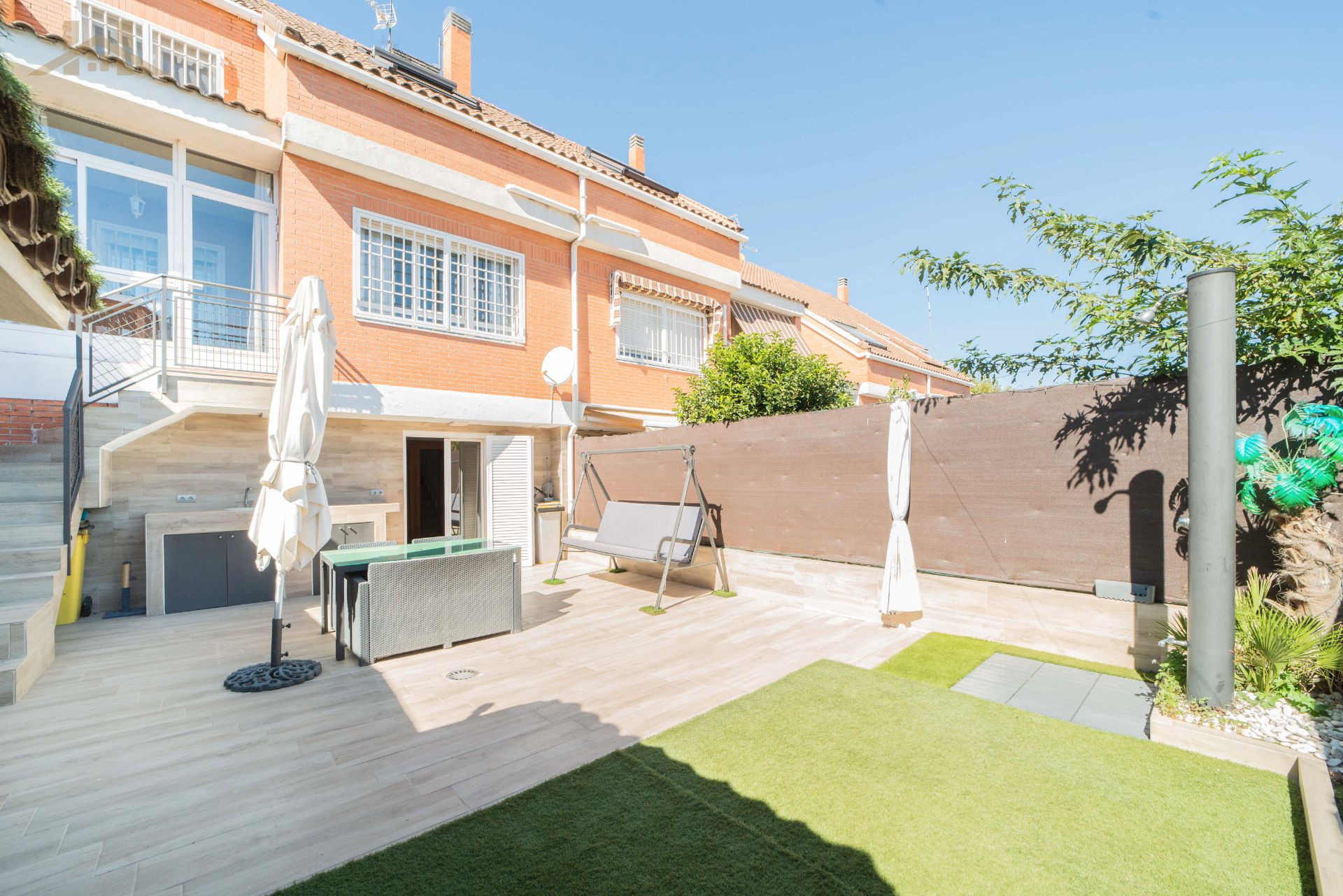 Jardí de Casa adosada en venda en Móstoles amb Aire condicionat, Calefacció i Jardí privat
