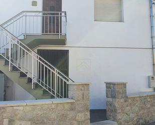 Vista exterior de Pis de lloguer en Santa María de Cayón amb Calefacció i Moblat