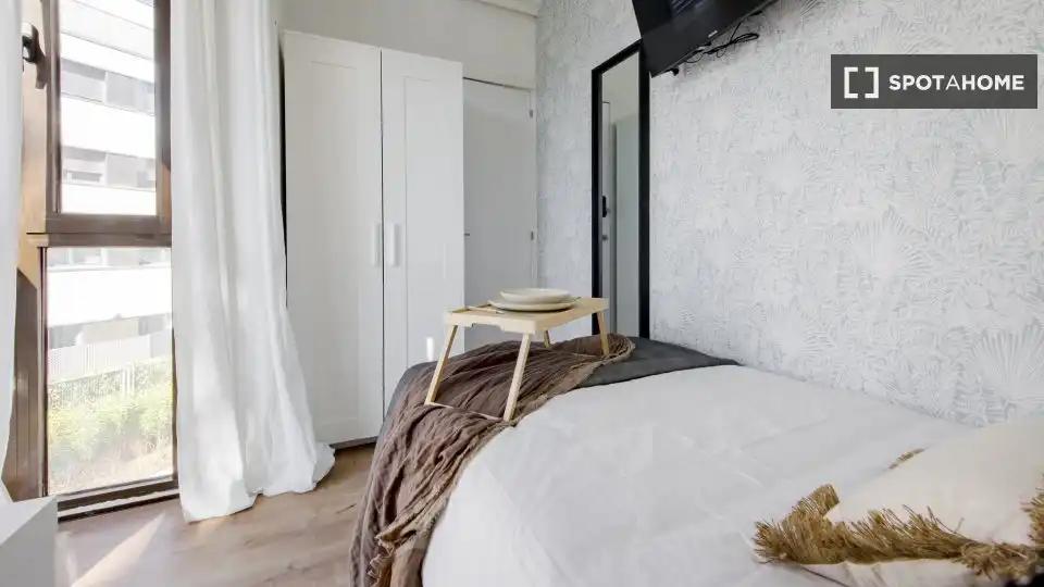 Bedroom of Flat for rent in Madrid  with Air Conditioner, Heating and Furnished