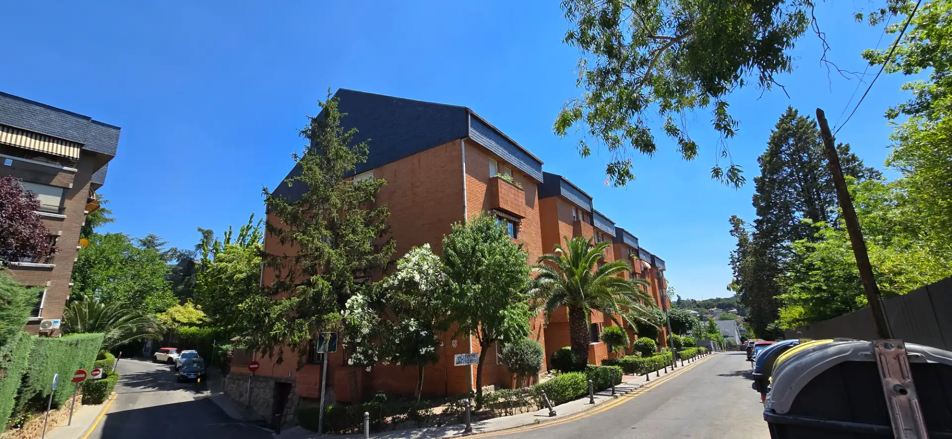 Vista exterior de Piso en venta en Las Rozas de Madrid con Aire acondicionado, Calefacción y Jardín privado