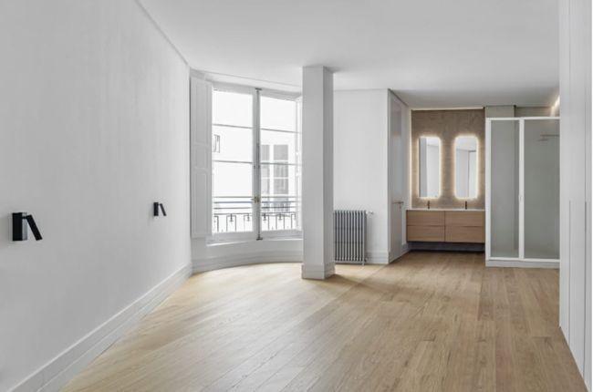 Bedroom of Apartment for sale in  Madrid Capital  with Air Conditioner and Storage room