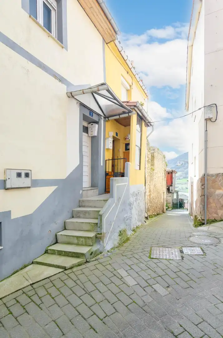 Casa adosada en venta en CIMADEVILLA, 28, Tineo