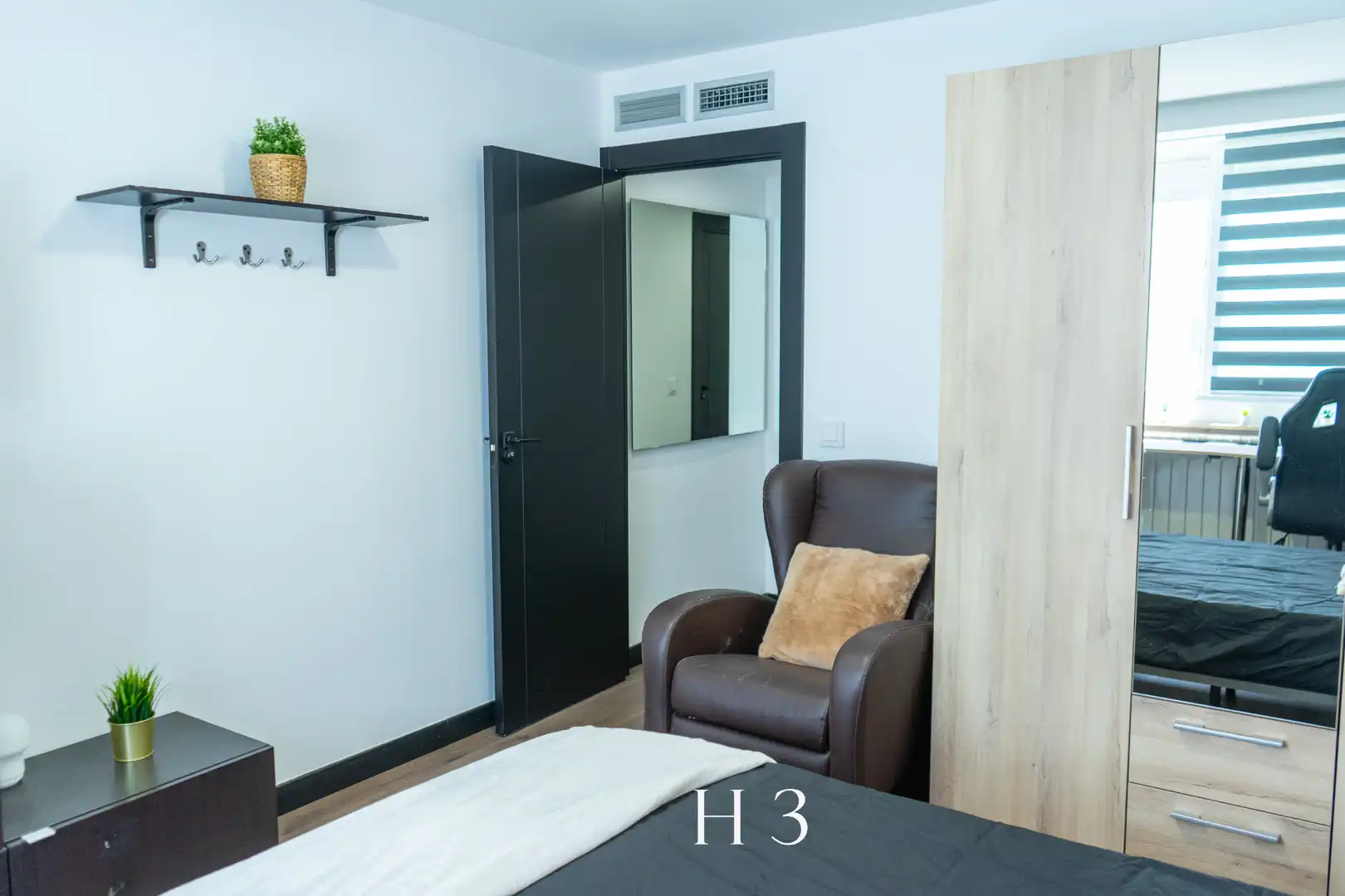 Bedroom of Flat for share in Zaragoza  with Air Conditioner, Heating and Private garden