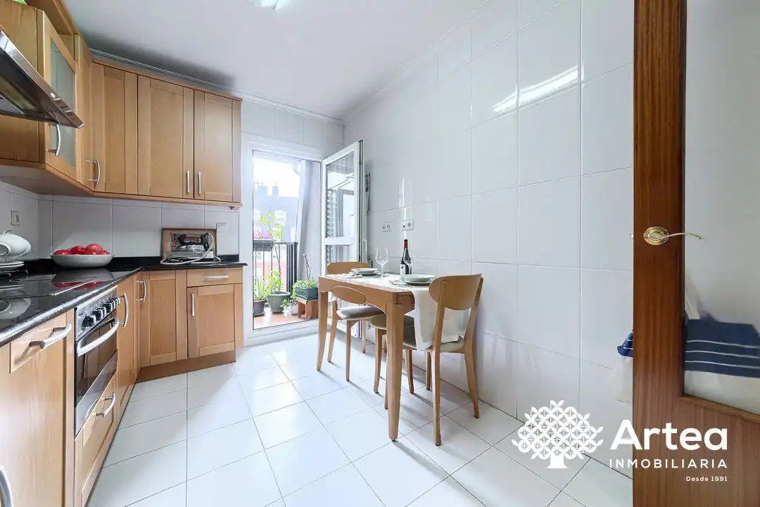 Cocina de Piso en venta en Bilbao  con Calefacción y Trastero