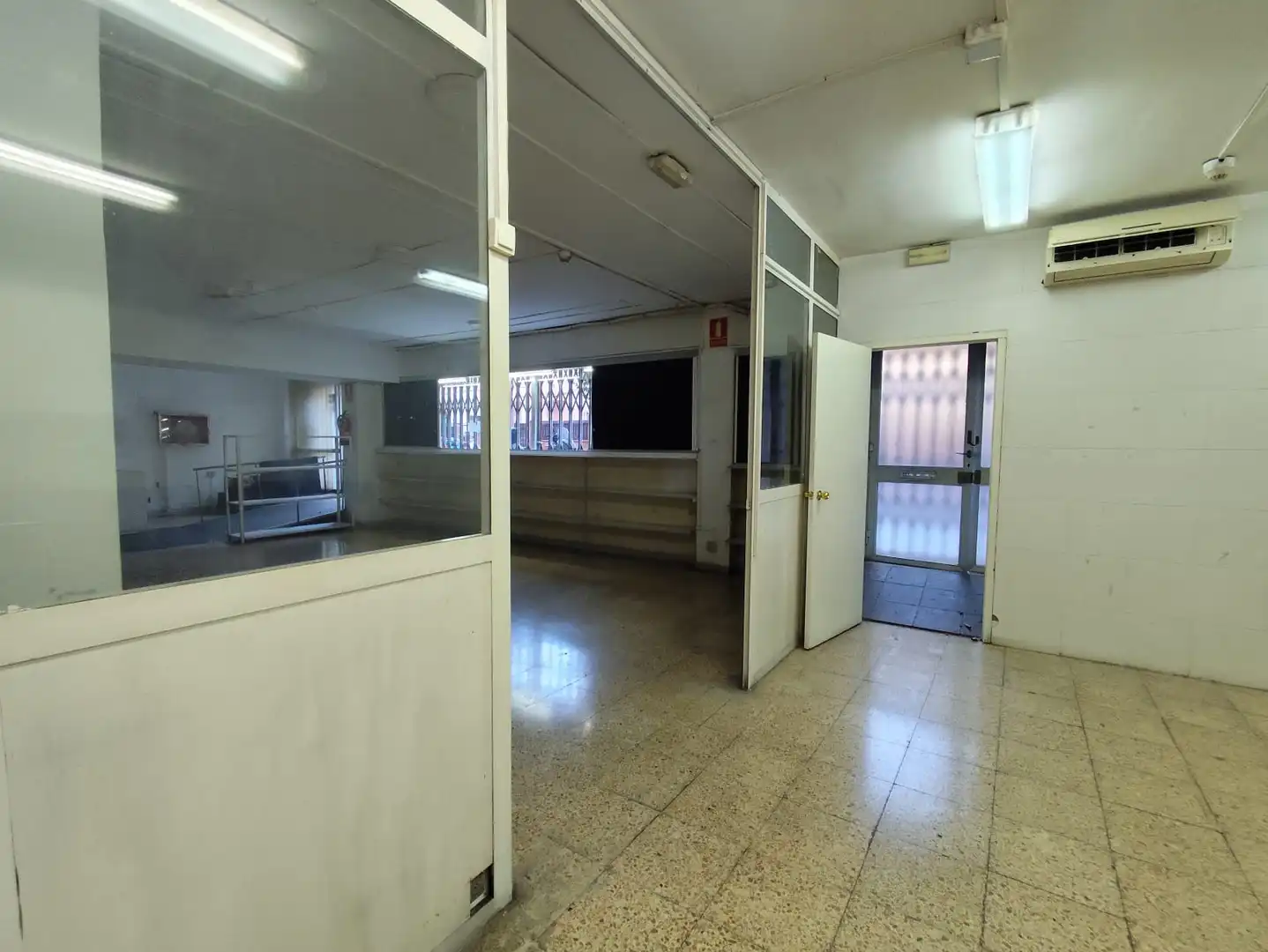 Commercial properties for sale in Barcelona  with Air Conditioner