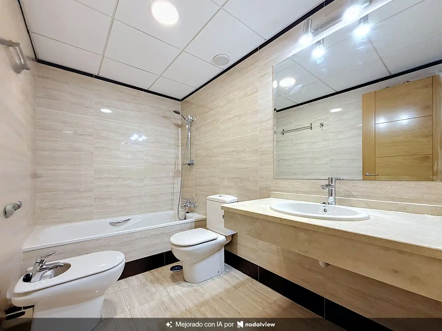 Bathroom of Apartments for rent in Málaga  with Washing machine, Microwave and Community pool