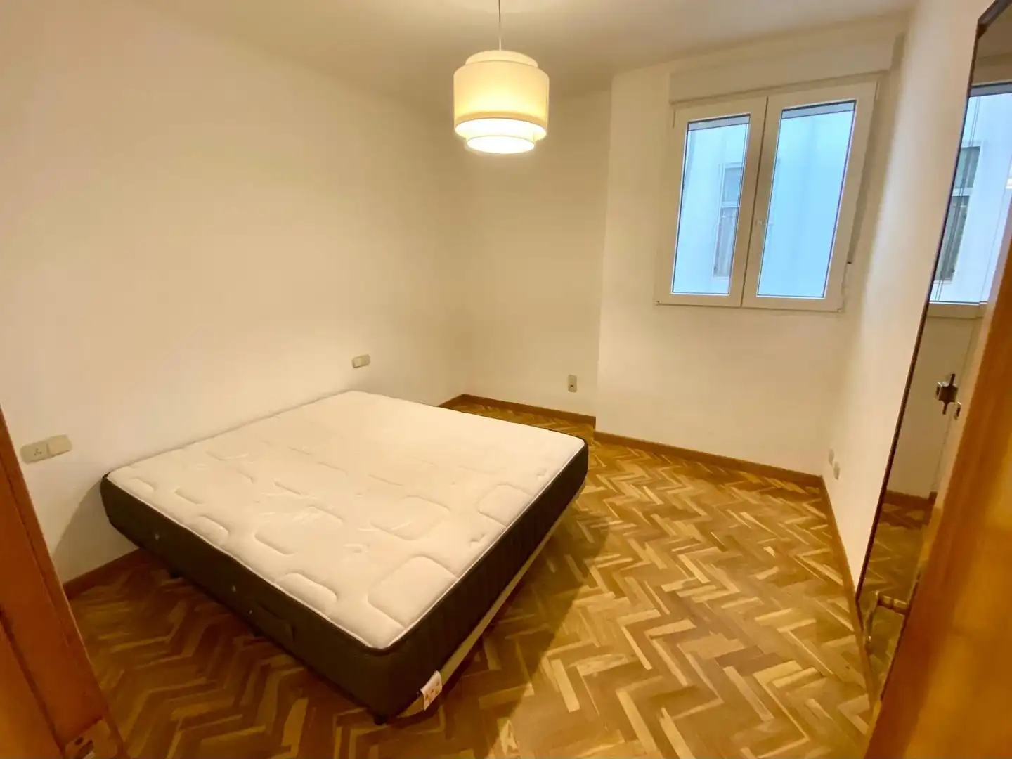 Bedroom of Flat for rent in Valencia  with Air Conditioner, Parquet flooring and Balcony