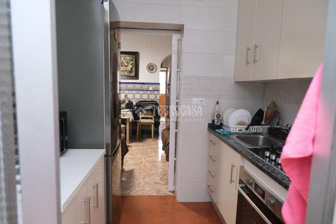 Kitchen of Flat for sale in  Sevilla Capital