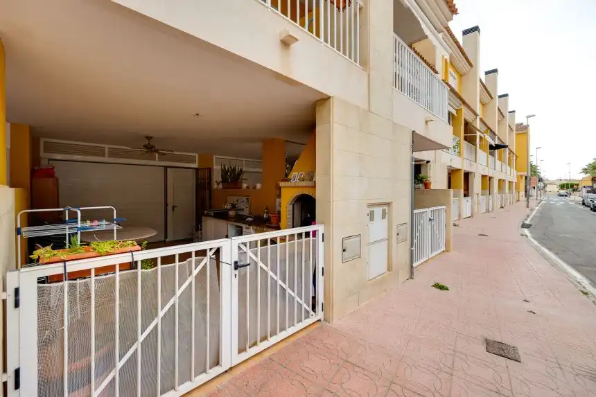 Vista exterior de Casa adosada en venta en Rojales con Piscina comunitaria