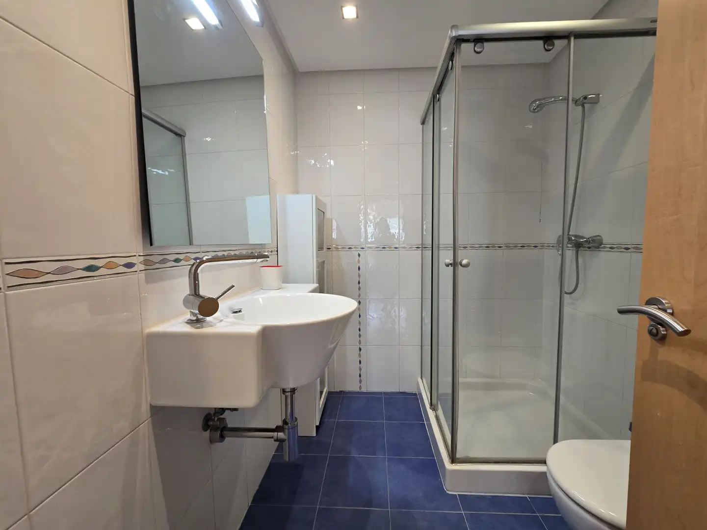Bathroom of Flat for sale in  Logroño  with Air Conditioner, Heating and Storage room