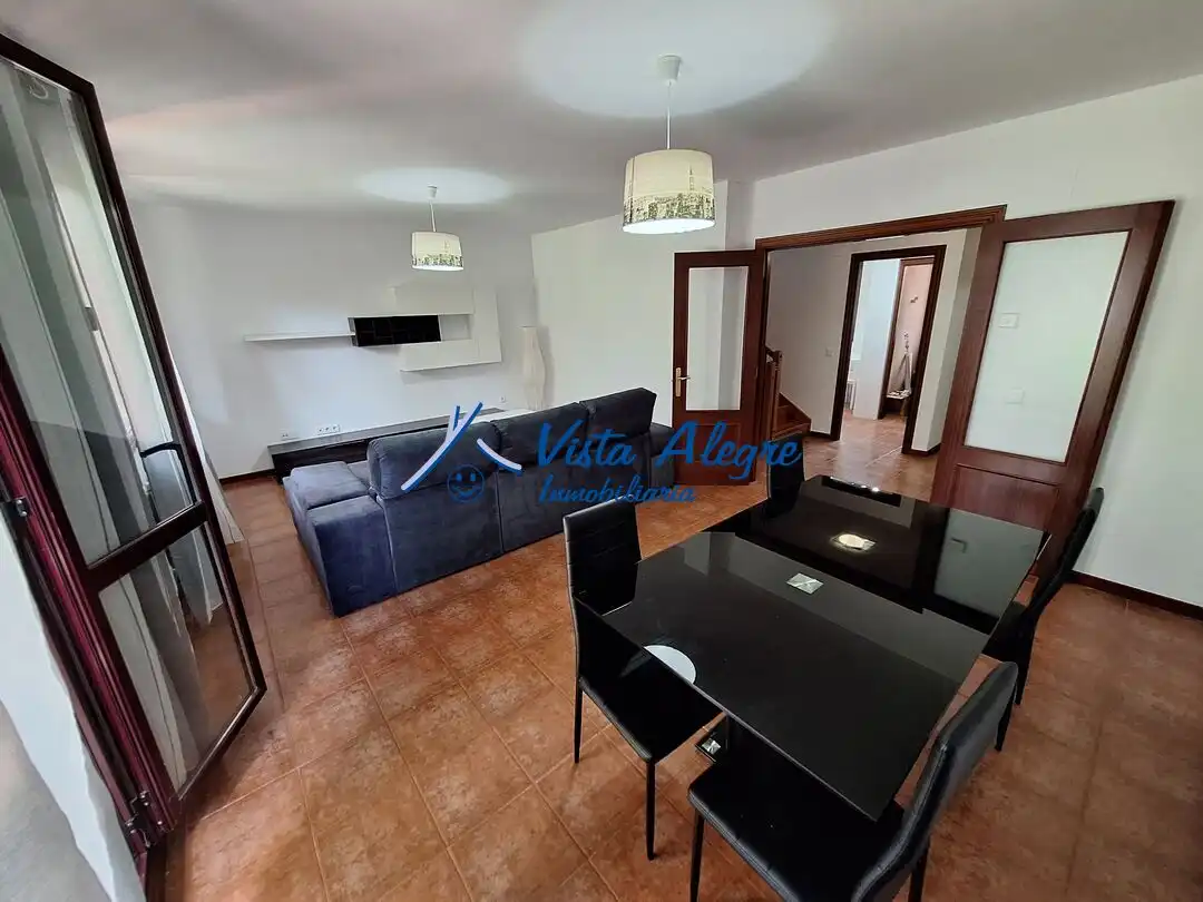 Wohnzimmer von Einfamilien-Reihenhaus zum Verkauf in Santo Domingo de la Calzada mit Heizung, Privatgarten und Terrasse
