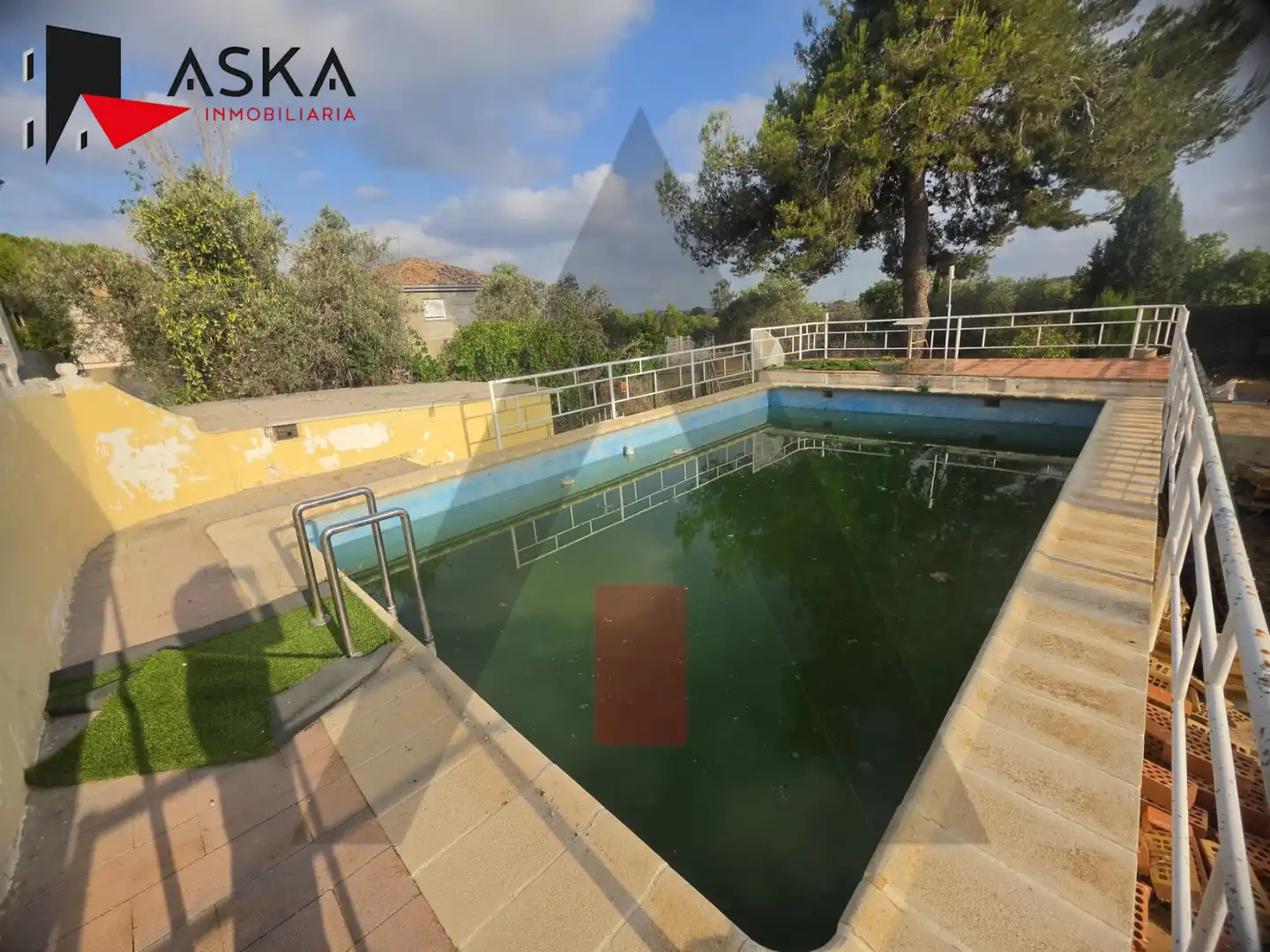 Piscina de Casa o xalet en venda en Montserrat amb Jardí privat, Traster i Piscina
