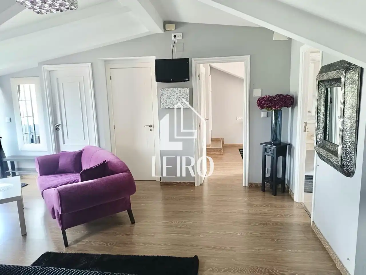 Sala d'estar de Casa adosada en venda en Sanxenxo amb Calefacció, Terrassa i Moblat