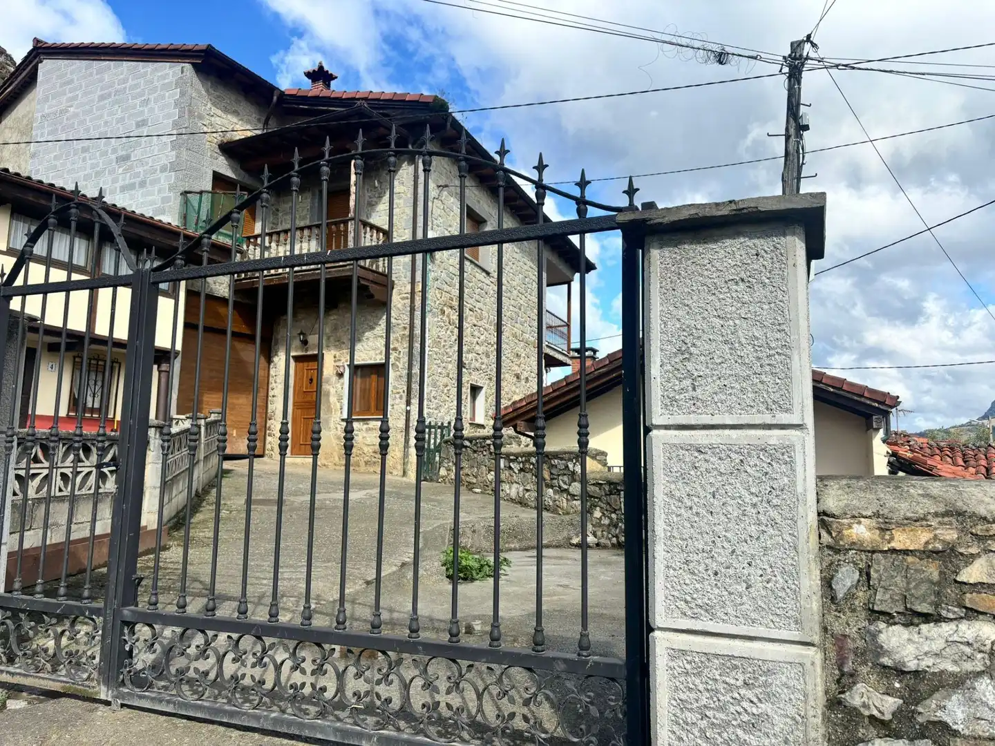 Vista exterior de Casa o chalet en venta en Quirós con Jardín privado, Parquet y Terraza