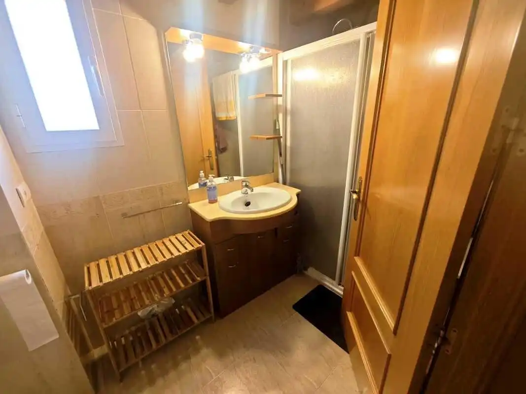 Baño de Casa adosada en venta en Paracuellos de Jiloca con Aire acondicionado, Calefacción y Jardín privado