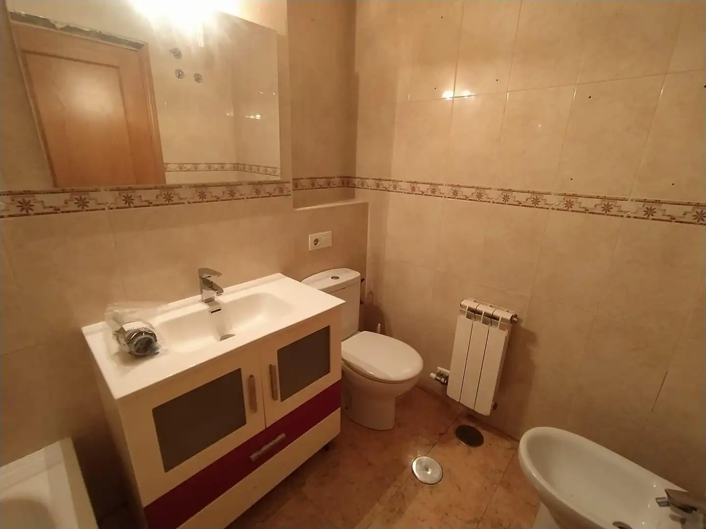 Baño de Apartamento en venta en Ponferrada con Calefacción, Terraza y Trastero