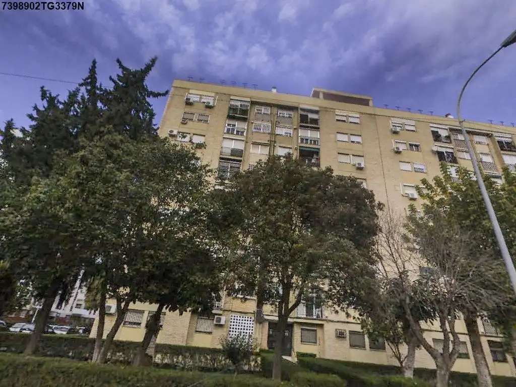 Vista exterior de Pis en venda en Sevilla amb Balcó