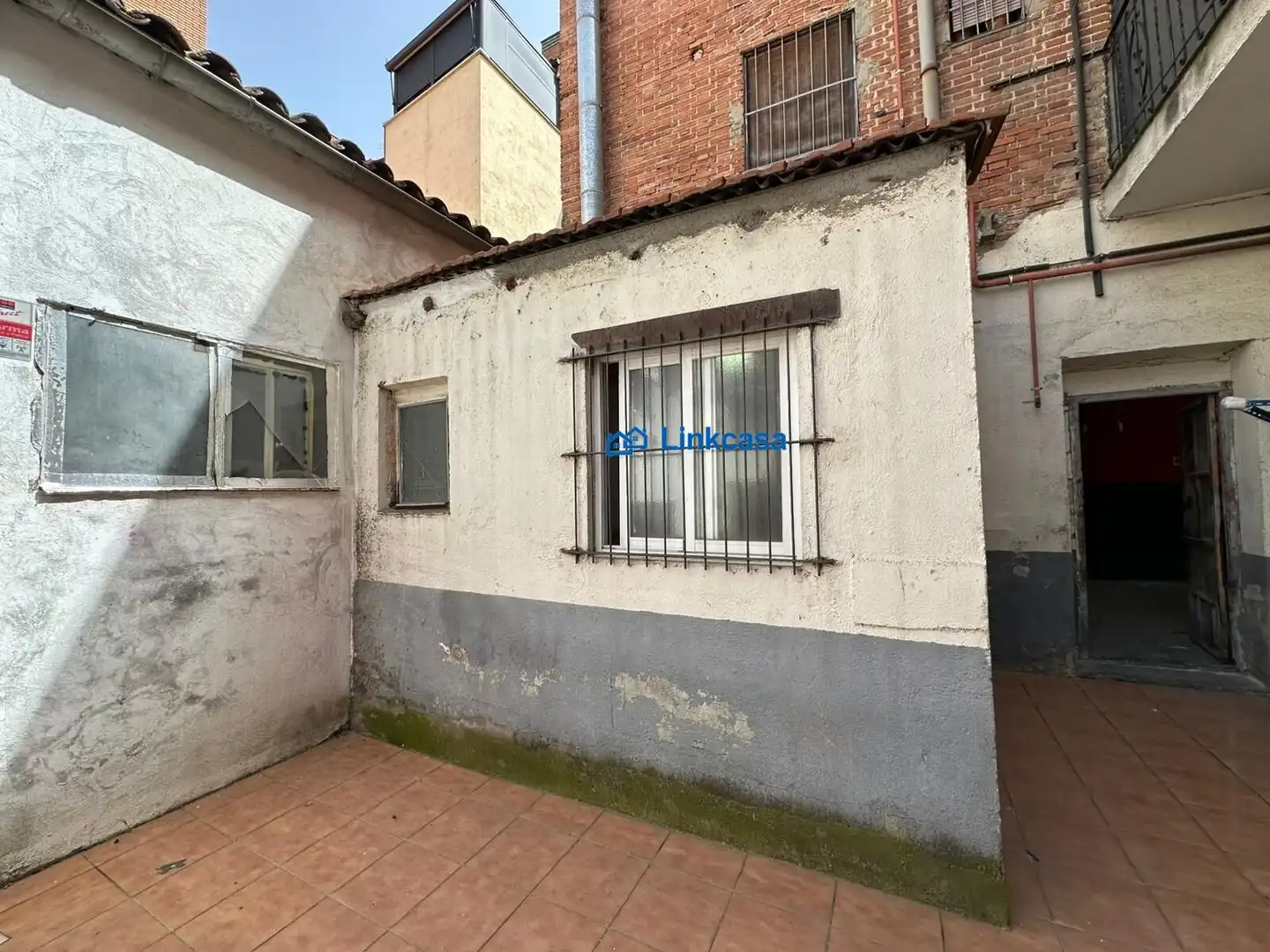 Vista exterior de Local en venda en Madrid