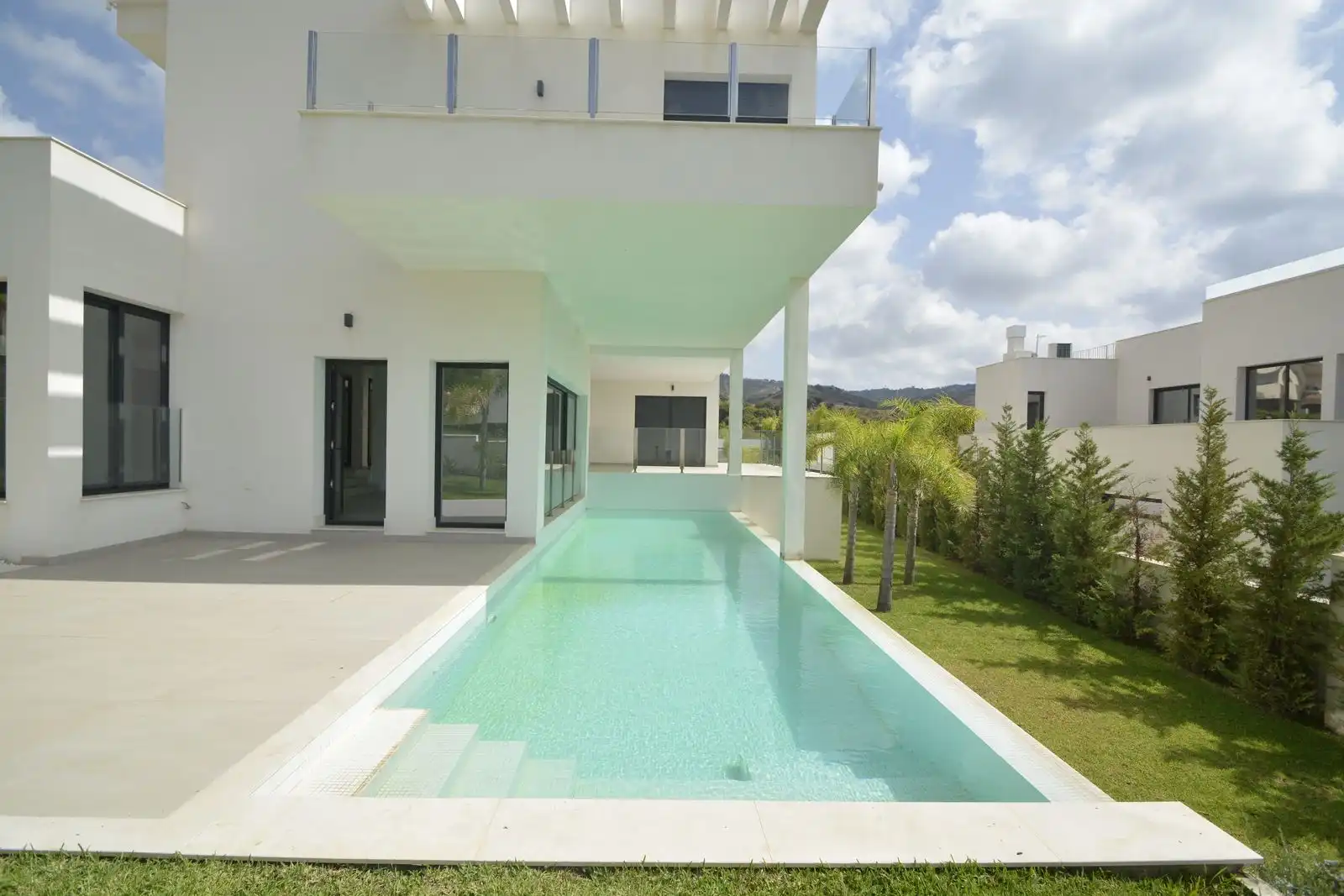 Swimming pool of Houses for sale in Marbella  with Air Conditioner, Private garden and Terrace