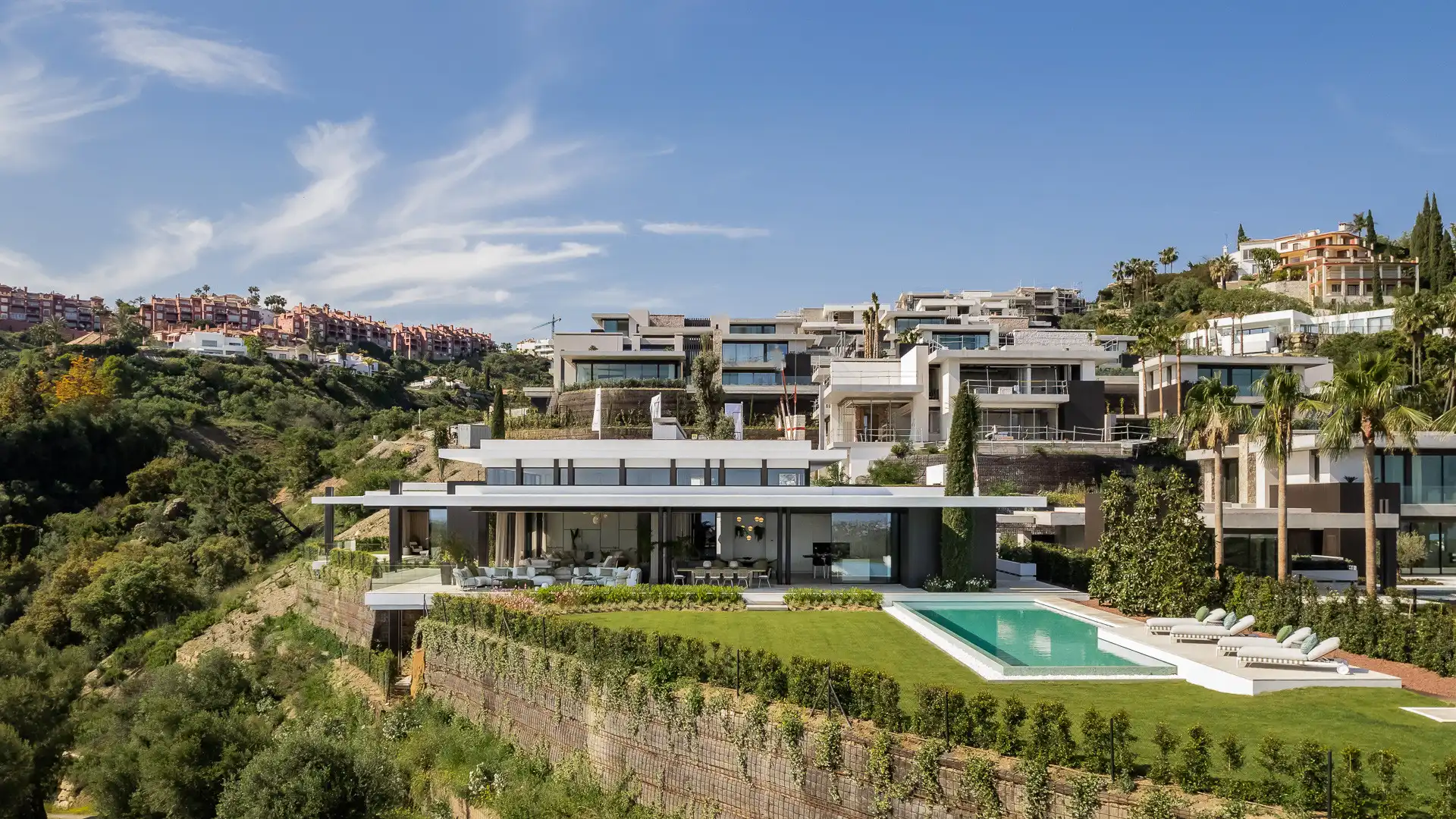 House with pool for sale in Marbella Centro