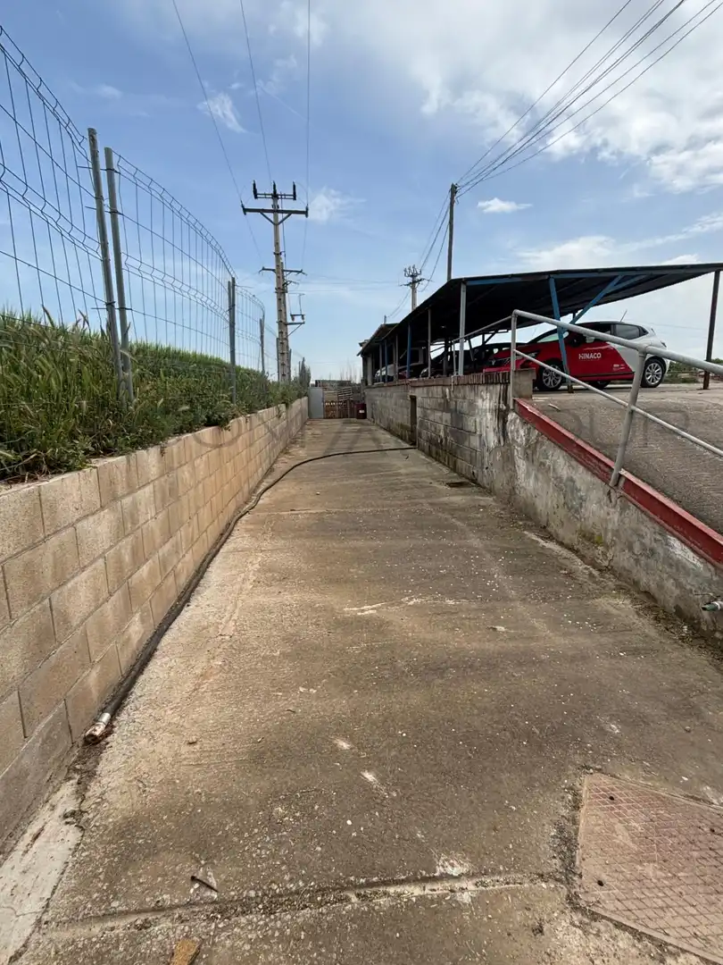 Parking de Nave industrial en venta en Lleida