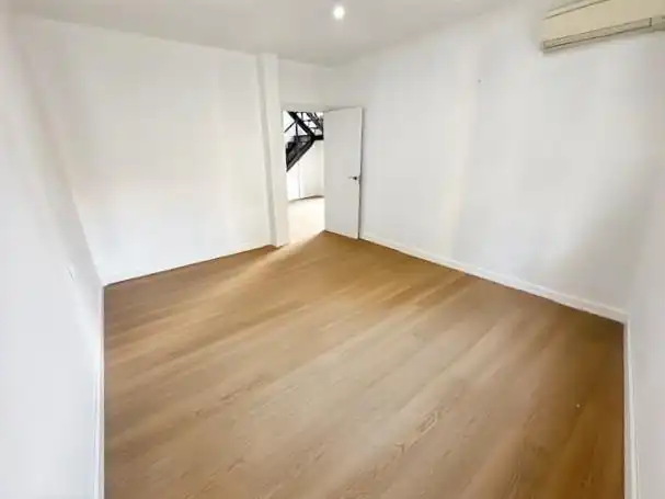 Maisonette zum Verkauf in Badalona mit Klimaanlage und Parkett