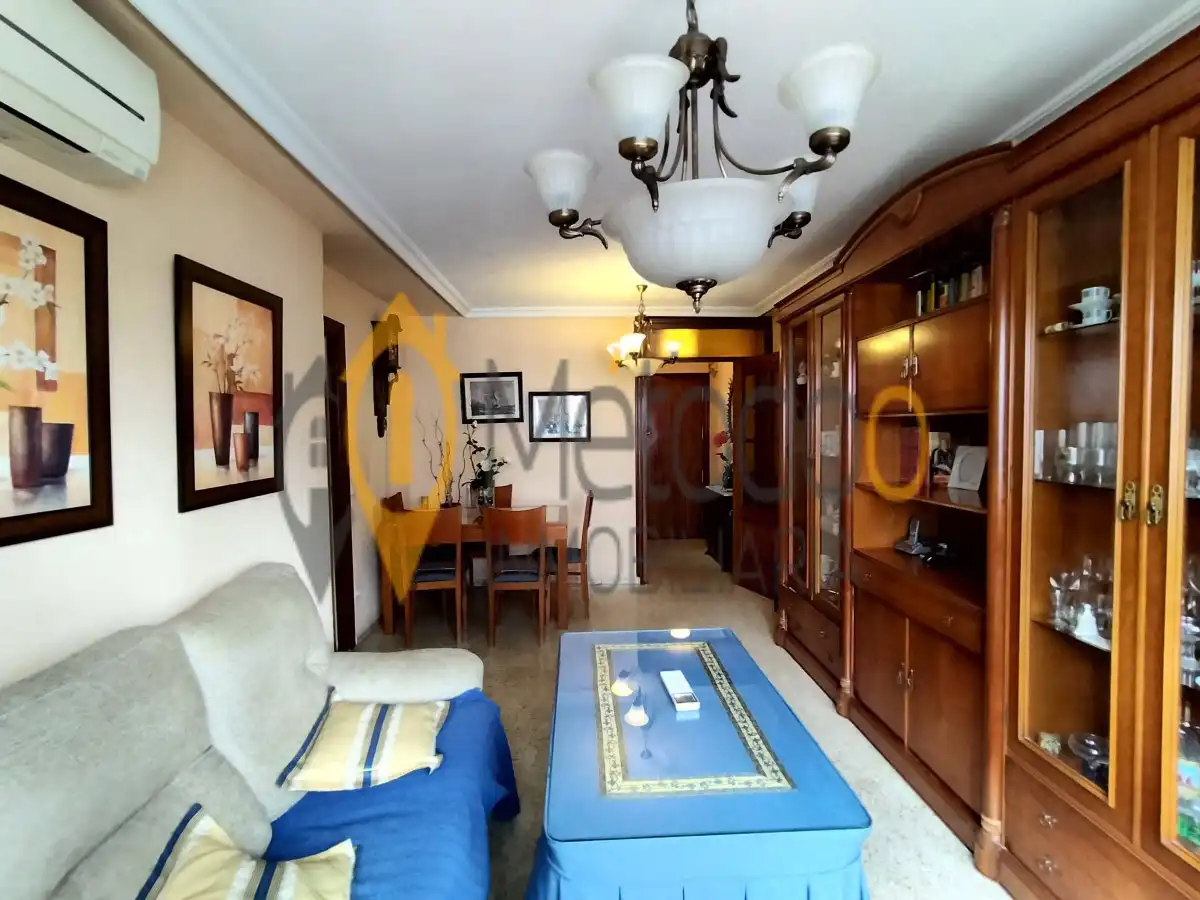 Living room of Flat for sale in Sevilla  with Air Conditioner, Heating and Furnished