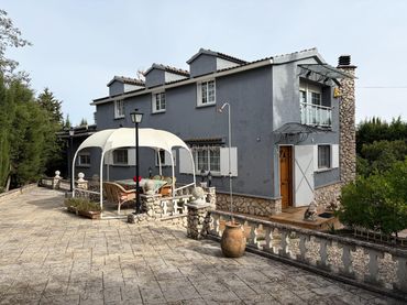 Casa amb jardí en venda a CORTS CATALANES 1324