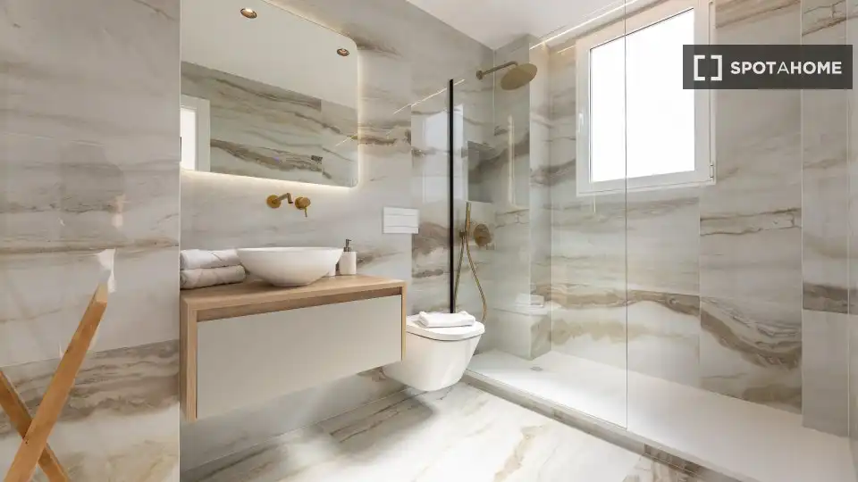 Baño de Piso de alquiler en Valencia con Aire acondicionado, Calefacción y Amueblado
