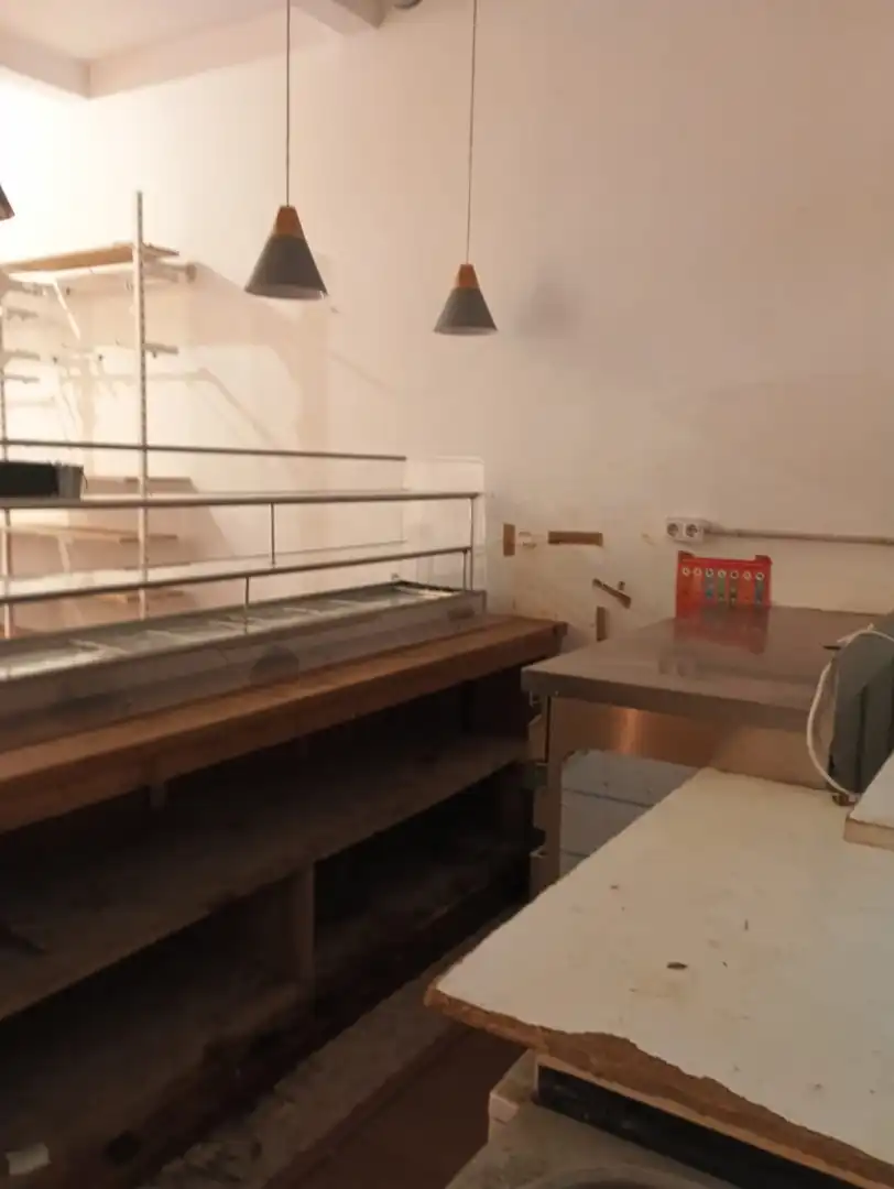 Business premises for transfer in Carrer de Cabestany 12, imagen 11