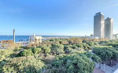 Exterior view of Flat for sale in  Barcelona Capital  with Air Conditioner, Terrace and Storage room