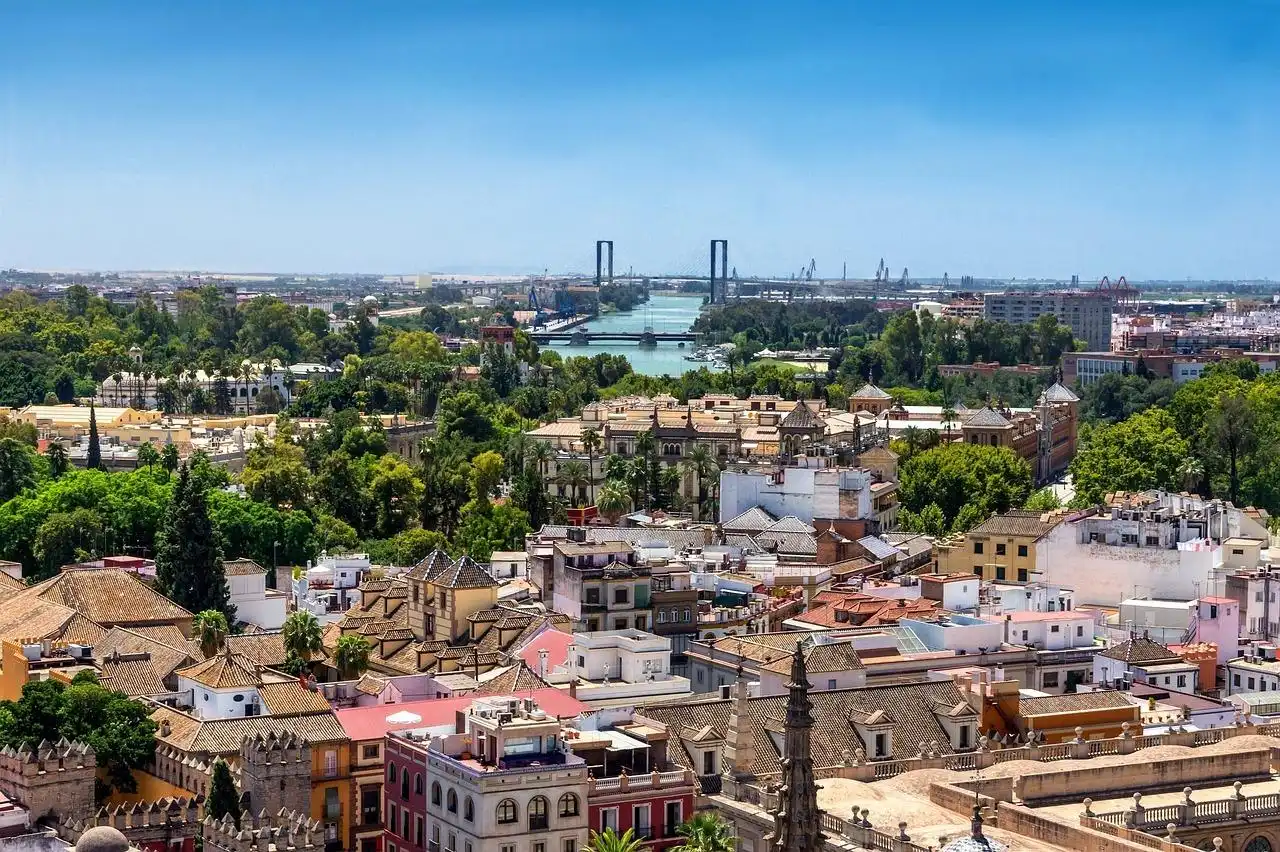 Außenansicht von Fabrikhallen zur Miete in Sevilla