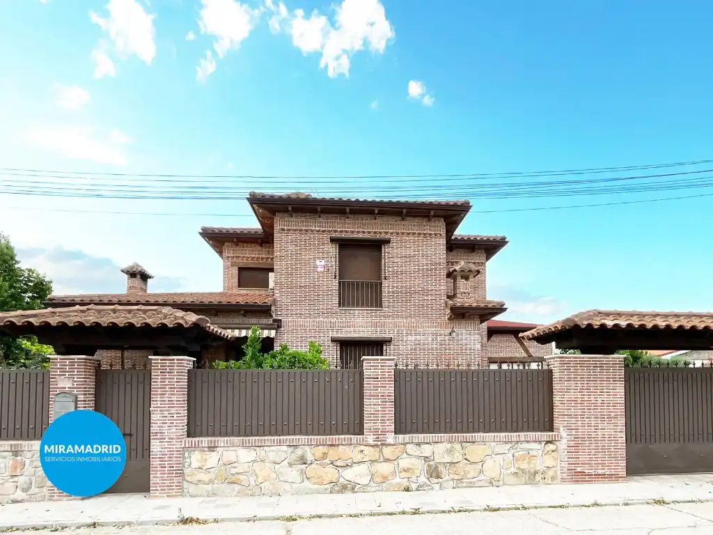 Vista exterior de Casa o chalet en venta en Torrejón del Rey con Piscina