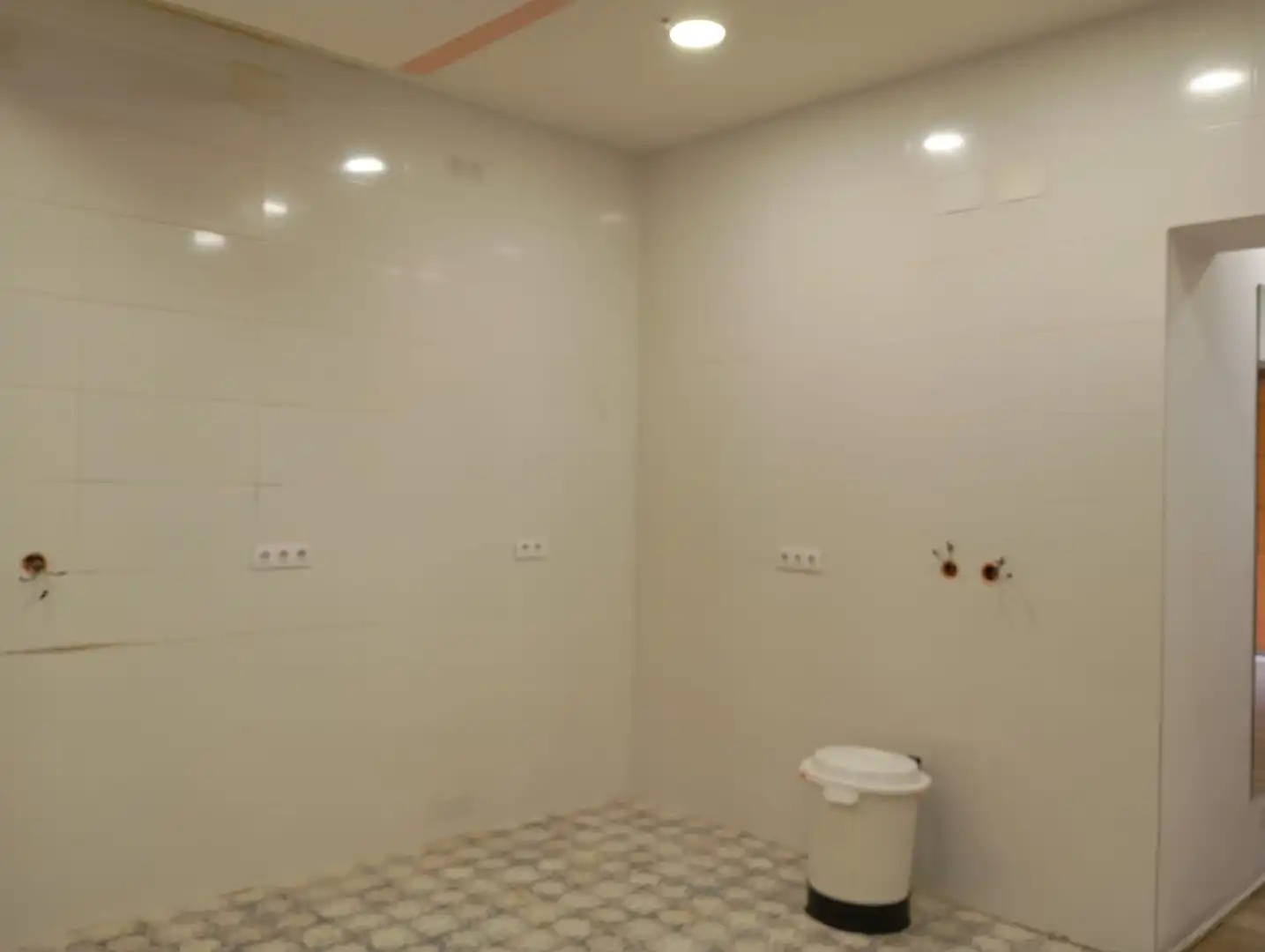 Baño de Local de alquiler en Madrid con Aire acondicionado y Calefacción