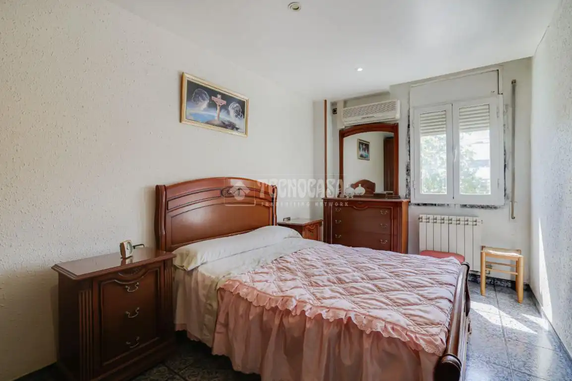 Schlafzimmer von Wohnung zum Verkauf in Terrassa mit Klimaanlage