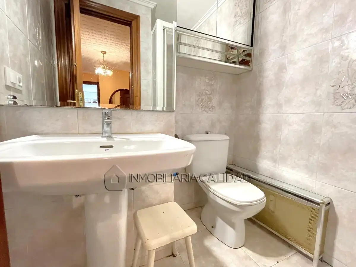 Bathroom of Flat for rent in Burgos  with Heating and Furnished