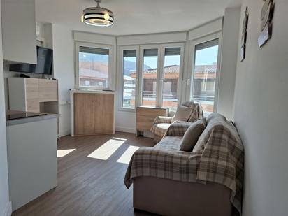Sala d'estar de Apartament en venda en Torrenueva Costa amb Aire condicionat, Parquet i Moblat