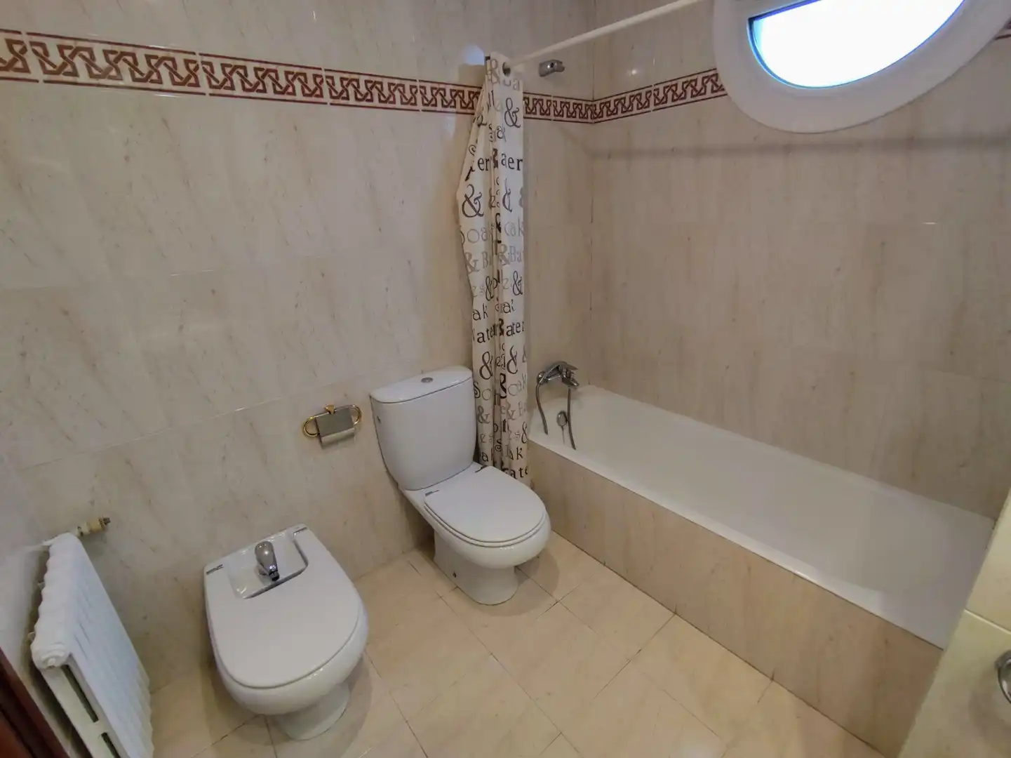 Bathroom of Flat for rent in  Pamplona / Iruña  with Heating and Storage room