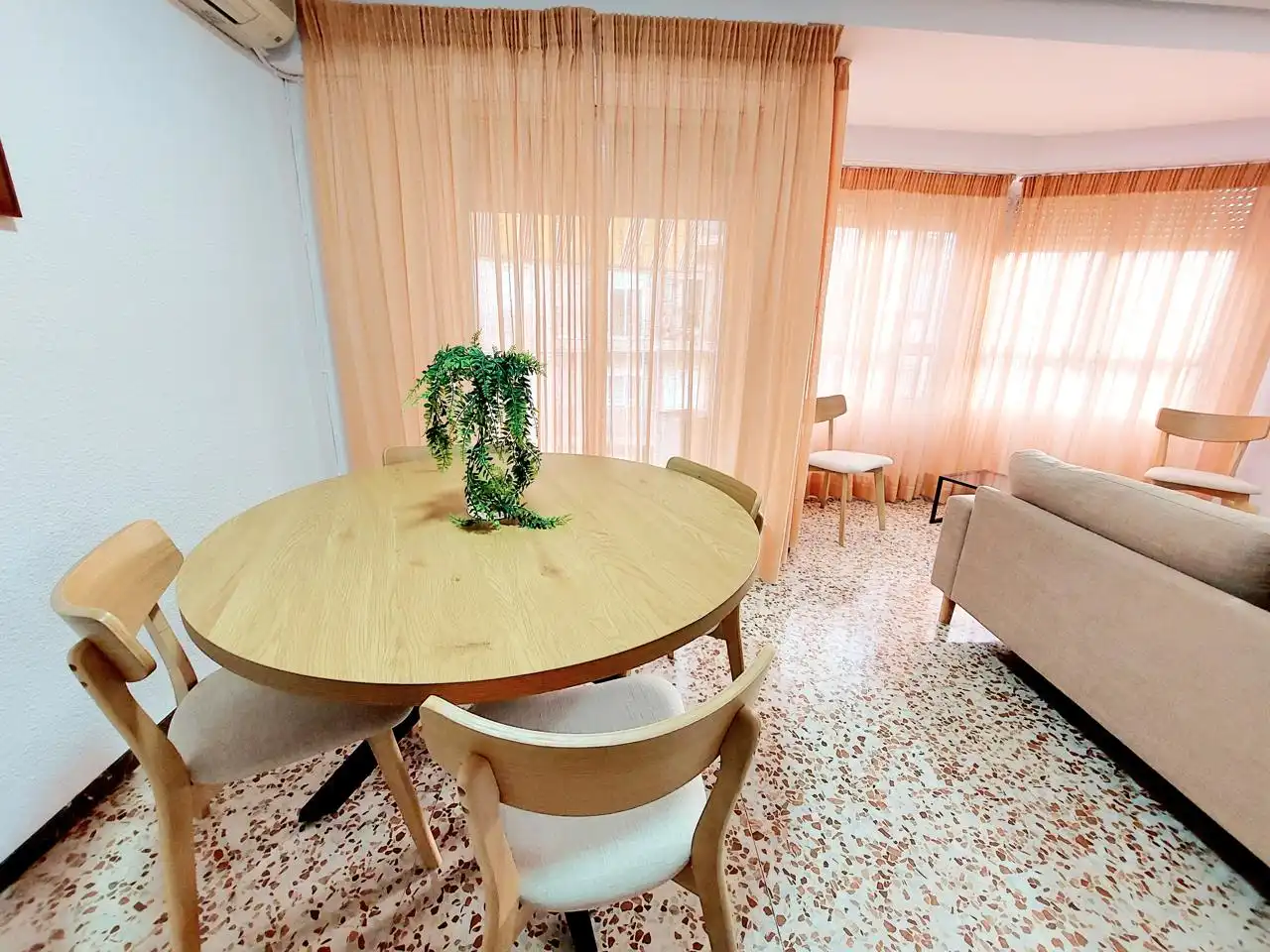 Dining room of Flat for rent in Elche / Elx  with Air Conditioner, Furnished and Balcony