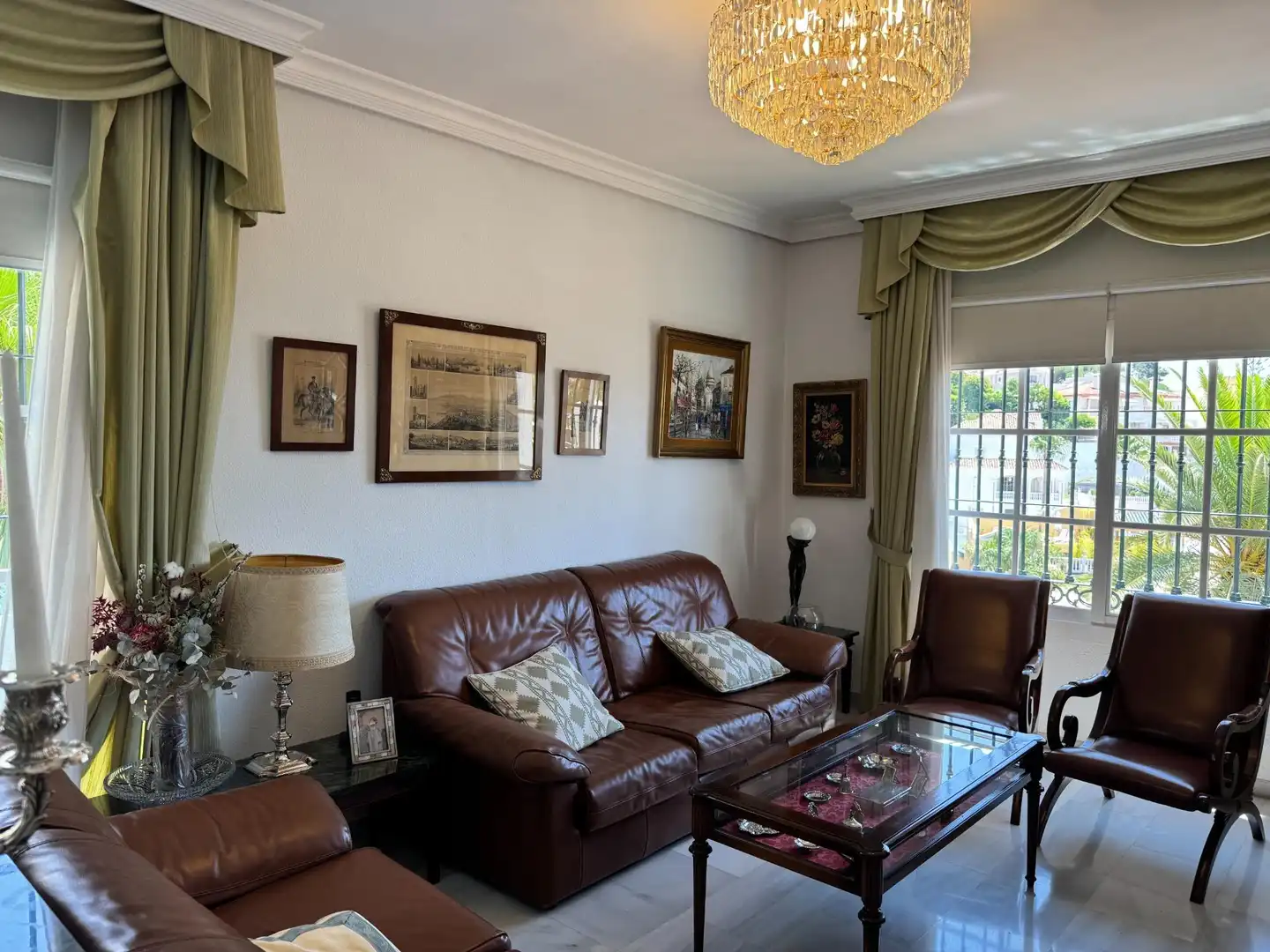Sala d'estar de Casa adosada en venda en Málaga amb Aire condicionat, Calefacció i Jardí privat