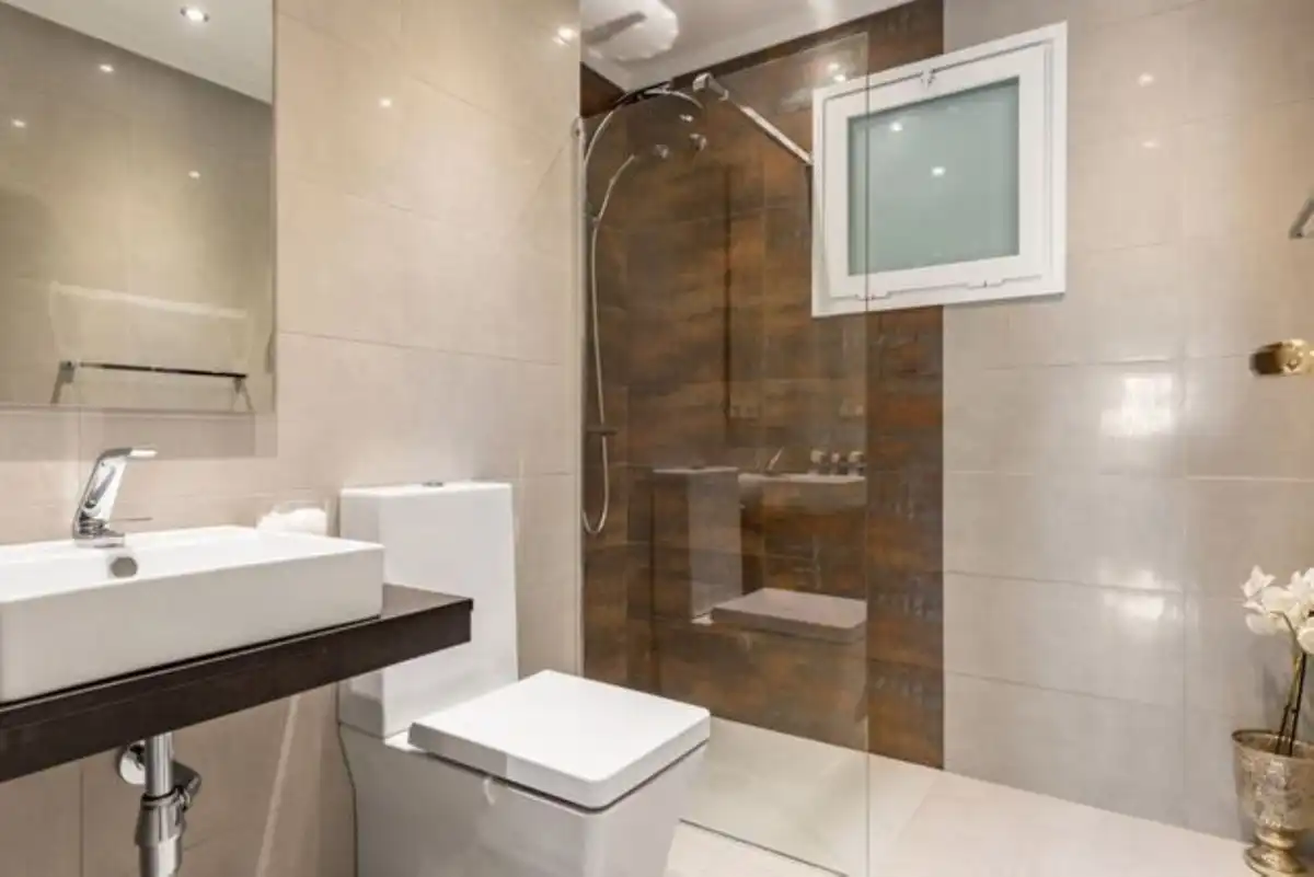 Baño de Apartamento de alquiler en Marbella con Aire acondicionado, Terraza y Amueblado