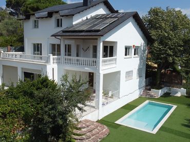 Casa amb piscina en venda a Llinars del Vallès
